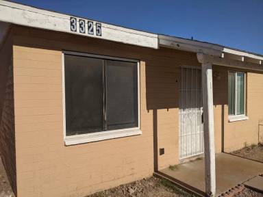 Main picture of 3323 W Monroe St