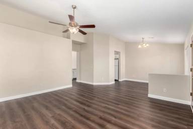 Main picture of 501 W Mesquite St