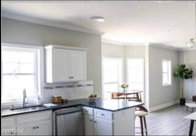 Main picture of 320 Howe Ave