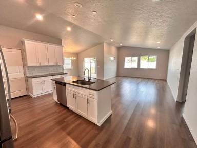 Main picture of 506 N Arc Ct