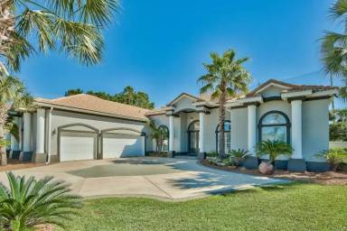 Main picture of 415 Baywinds Dr