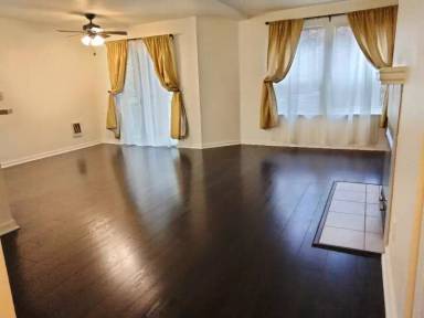 Main picture of 9750 Greenwood Ave N