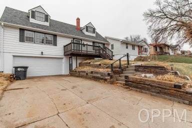 Main picture of 2321 S 49th St