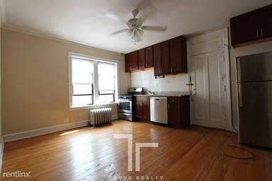 Main picture of 1940-54 W Wilson Ave & 4600-14 N Winchester Ave