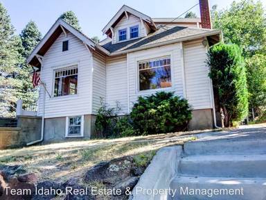 Main picture of 232 N Jefferson St