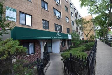 Main picture of 6954 N Sheridan Rd Apartments