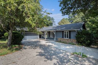 Main picture of 8252 Lake Vista Dr