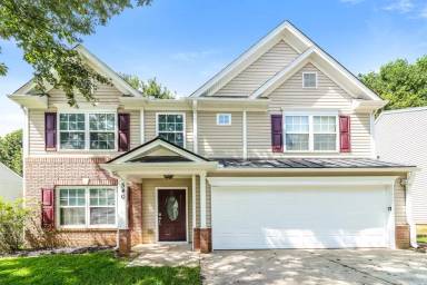 Main picture of 340 Meadows Ln