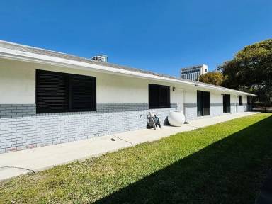 Main picture of 637 SW 3rd Ave