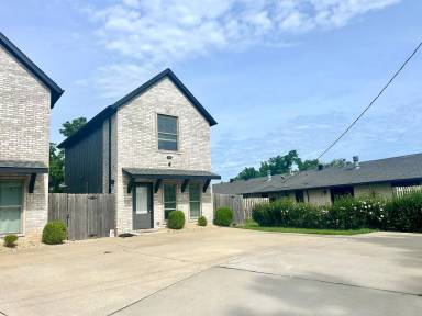 Main picture of 424 N F St
