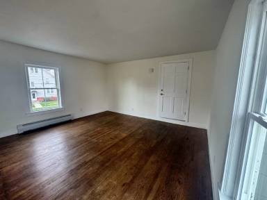 Main picture of 1015 Enfield St