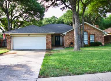 Main picture of 320 Heneretta Dr