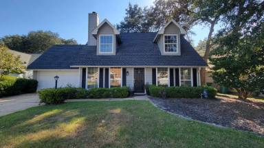 Main picture of 406 Parkwood Pl