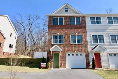 Main picture of 2222 Deyerle Ave
