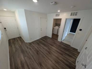 Main picture of 769 N Water St