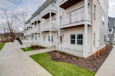 Main picture of 6719 Charlotte Pike