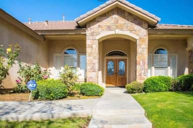 Main picture of 10614 Cliffside St