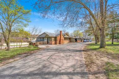 Main picture of 57951 Grand River Ave