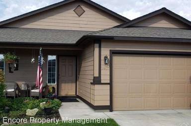 Main picture of 2455 NE 7th Ln