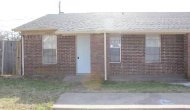 Main picture of 2032 Oakwood Ct