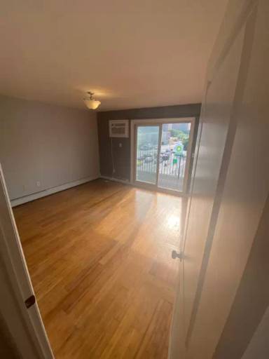 Main picture of 31 Monaco Pl