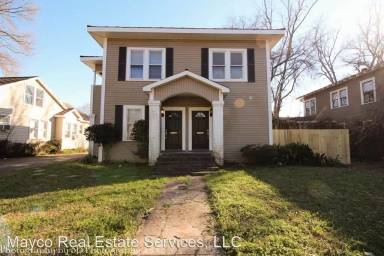 Main picture of 309 College St