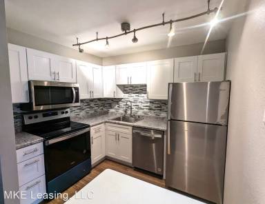 Main picture of 9049 N Park Plaza Ct