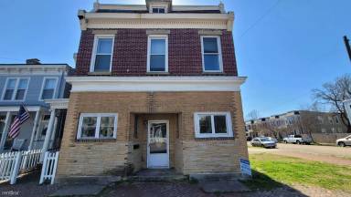 Main picture of 3104 E Marshall St