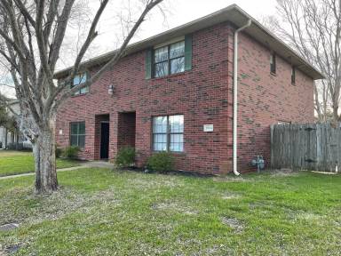 Main picture of 1906 Holleman Dr W