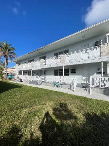 Main picture of 7600 Dickens Ave