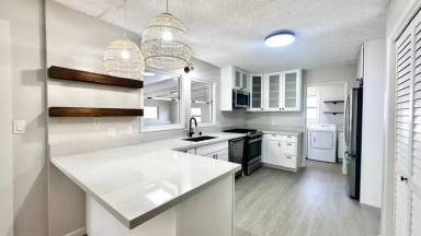 Main picture of 861 Hahaione St