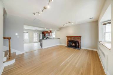 Main picture of 981 Johnson Pl