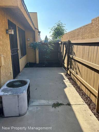 Main picture of 435 W 9th St