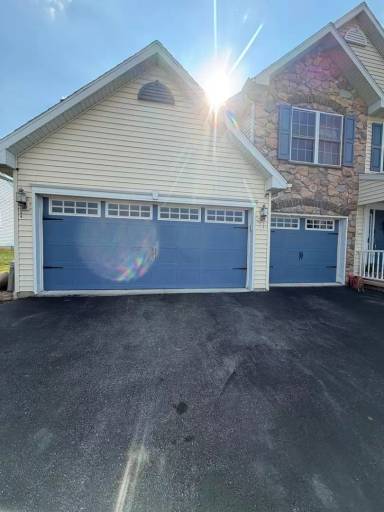 Main picture of 1014 Helm Ln