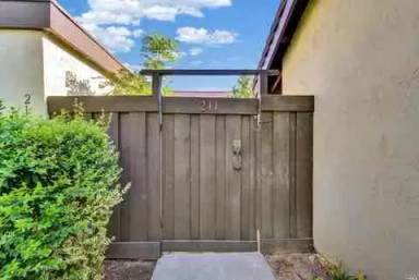 Main picture of 211 Fairoaks Dr