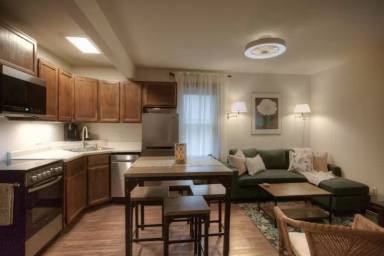 Main picture of 500 N Lake St