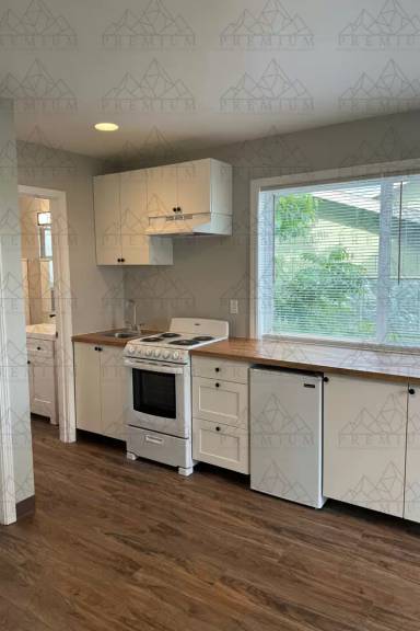 Main picture of 2529 E 10th St