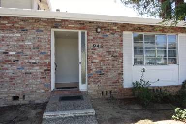 Main picture of 945 Crane St