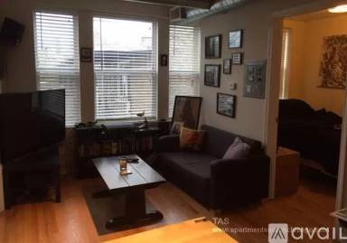 Main picture of 2520 W Leland Ave