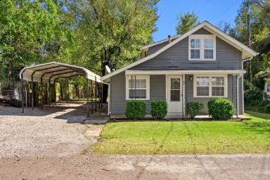 Main picture of 207 N Date Ave