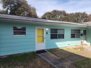 Main picture of 9611 17th Bay St