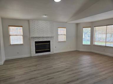 Main picture of 3884 Paula Ct