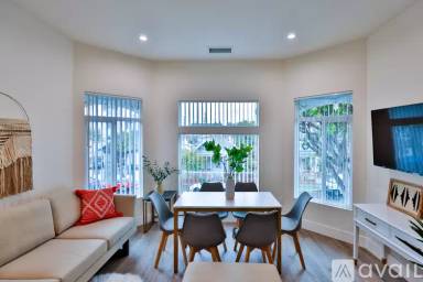 Main picture of 1237 W 25th St