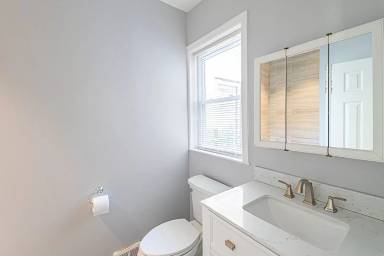 Main picture of 615 S Lecount St