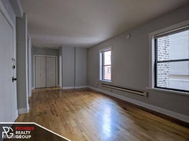Main picture of 1347 N Dearborn St