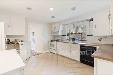 Main picture of 17 Bowman St
