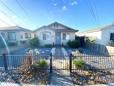 Main picture of 1125 E 18th St