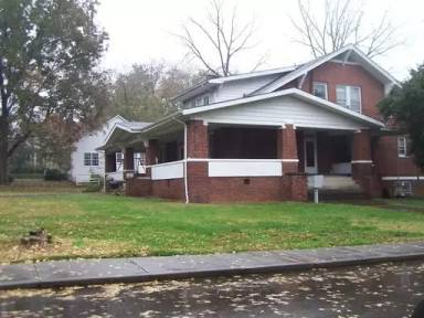 Main picture of 711 S Court St