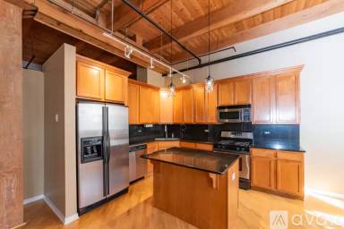 Main picture of 1740 N Maplewood Ave