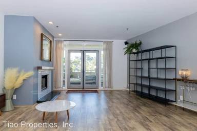 Main picture of 2222 N Beachwood Dr